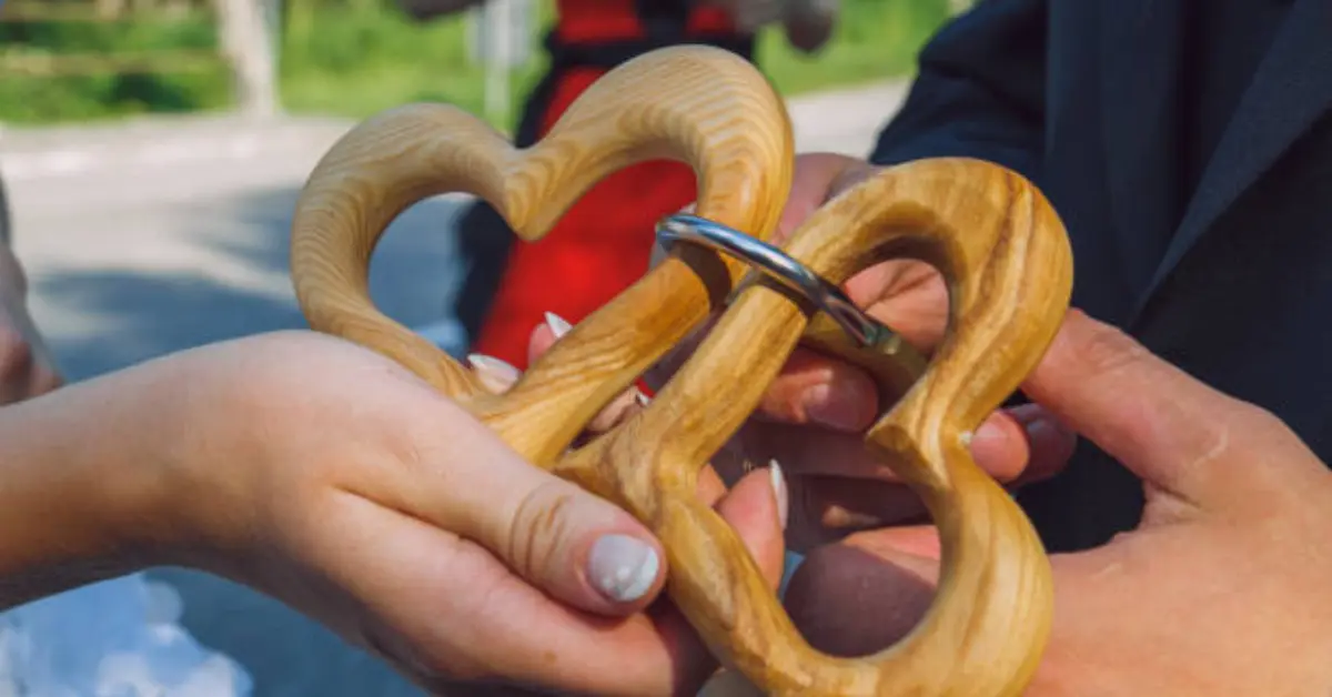 5th Anniversary — Wood